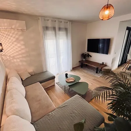 Maison A Deux Pas Des Plages, Jardin, Terrasse, Terrain De Petanque Et Bbq * Mèze