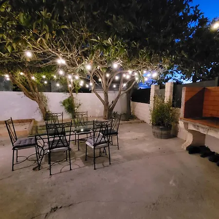 Maison A Deux Pas Des Plages, Jardin, Terrasse, Terrain De Petanque Et Bbq * Meze